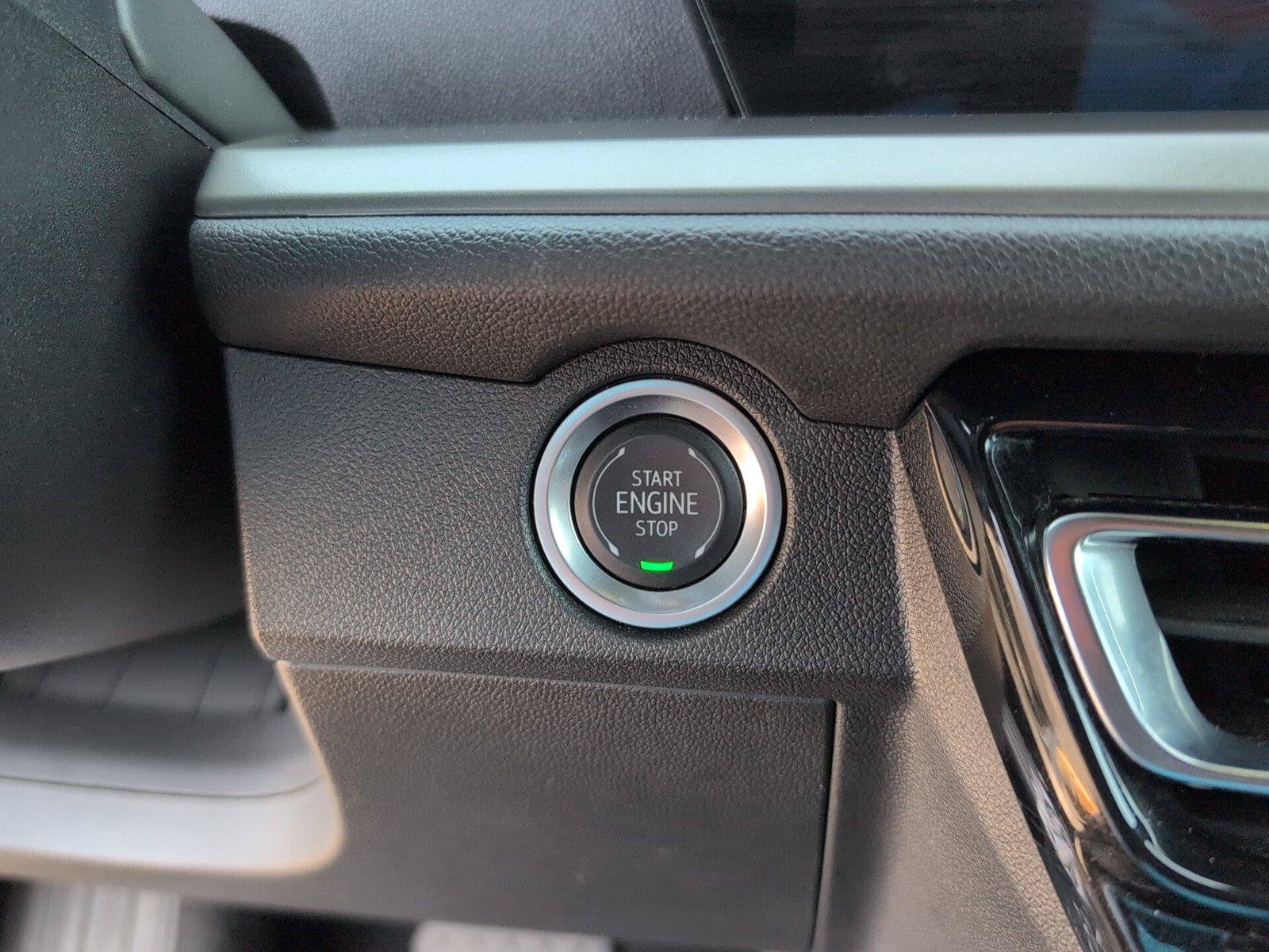 Certified 2025 Chevrolet Traverse LT FWD image 21