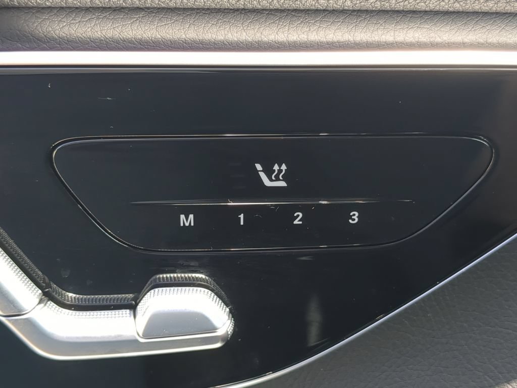 Used 2025 Mercedes-Benz GLC 300 image 25