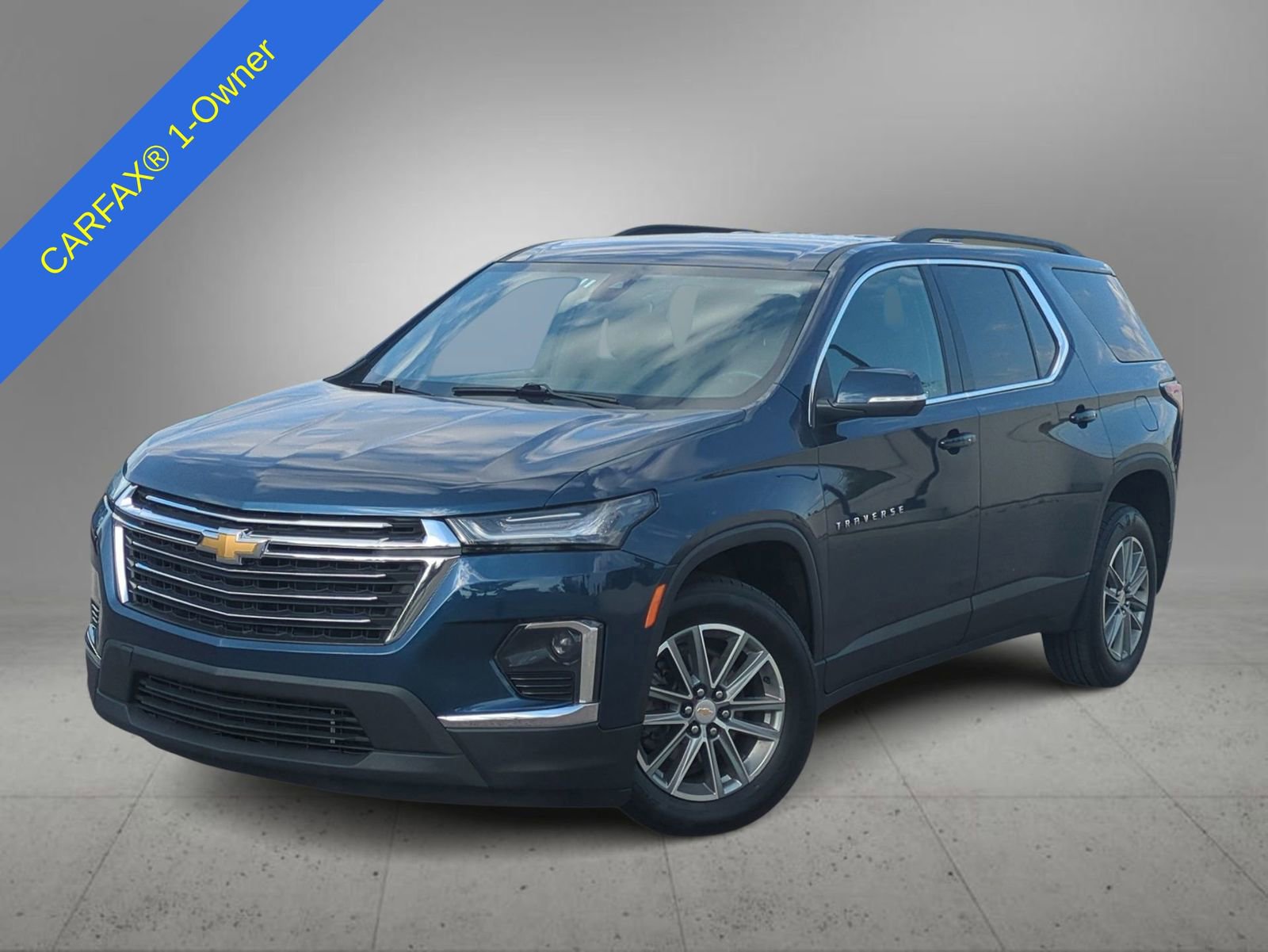 Used 2023 Chevrolet Traverse LT image 1