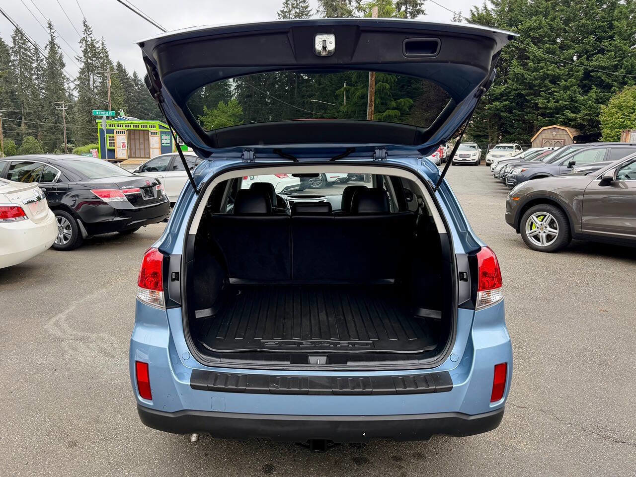 Used 2011 Subaru Outback 2.5i Limited w/ PWR Moonroof Pkg AWD/4WD image 12