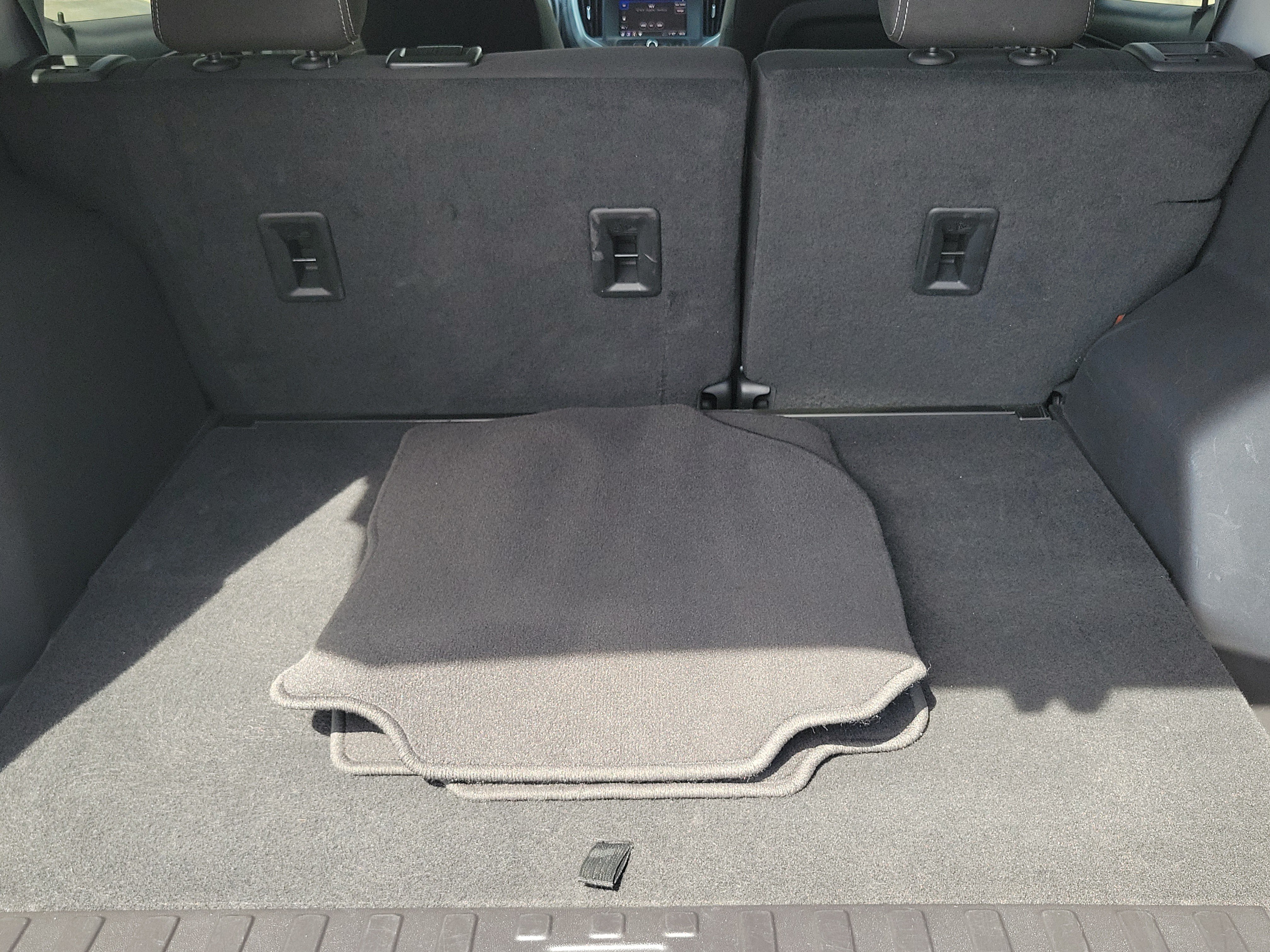 Used 2024 GMC Terrain SLE FWD image 17