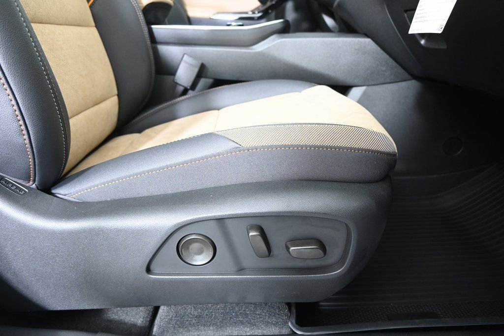 New 2026 Chevrolet Equinox ACTIV w/ Convenience Package III AWD/4WD image 14