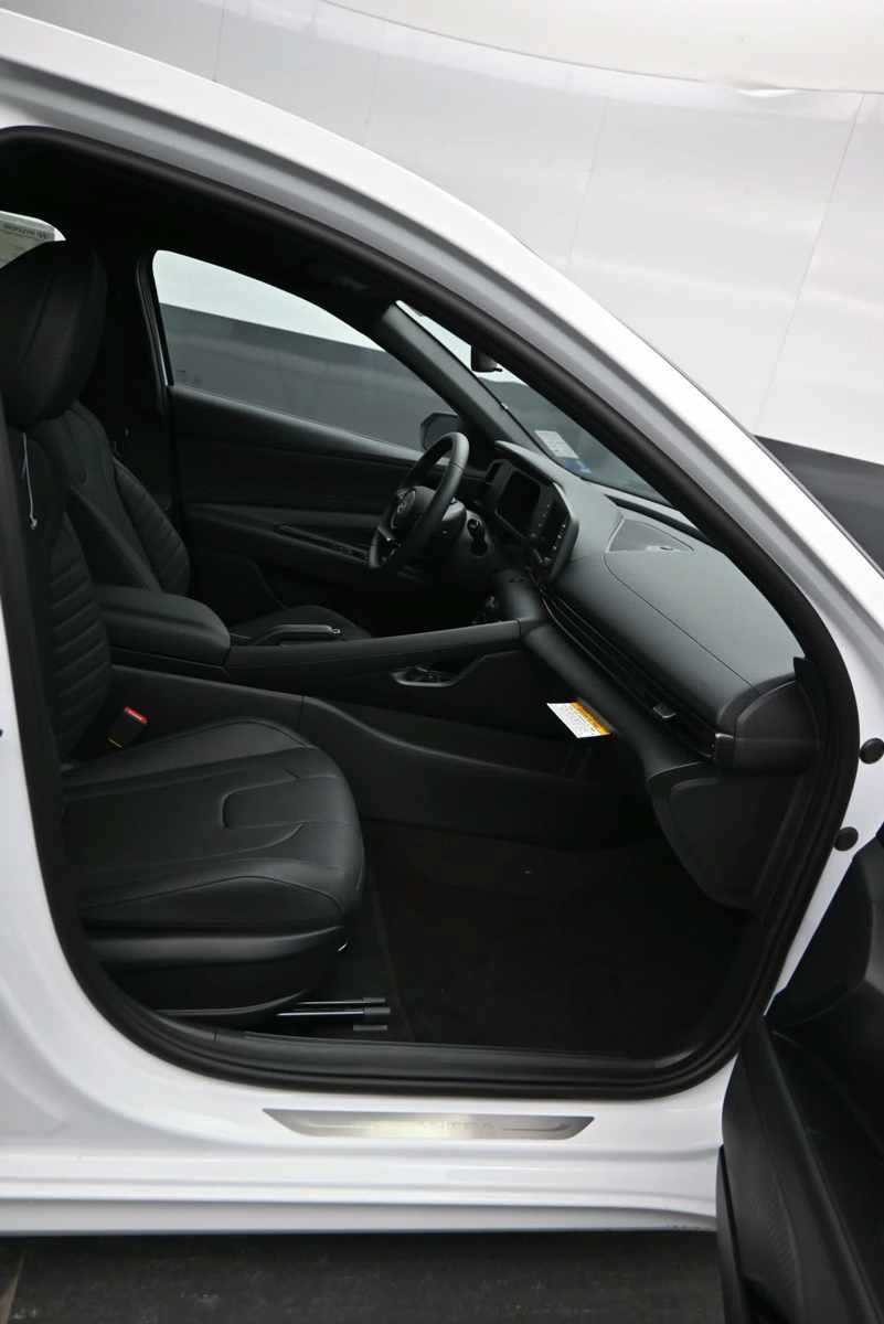 New 2026 Hyundai Elantra SEL Sport FWD image 11