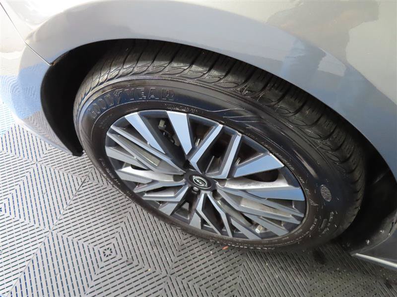 Used 2024 Nissan Altima 2.5 SV FWD image 5