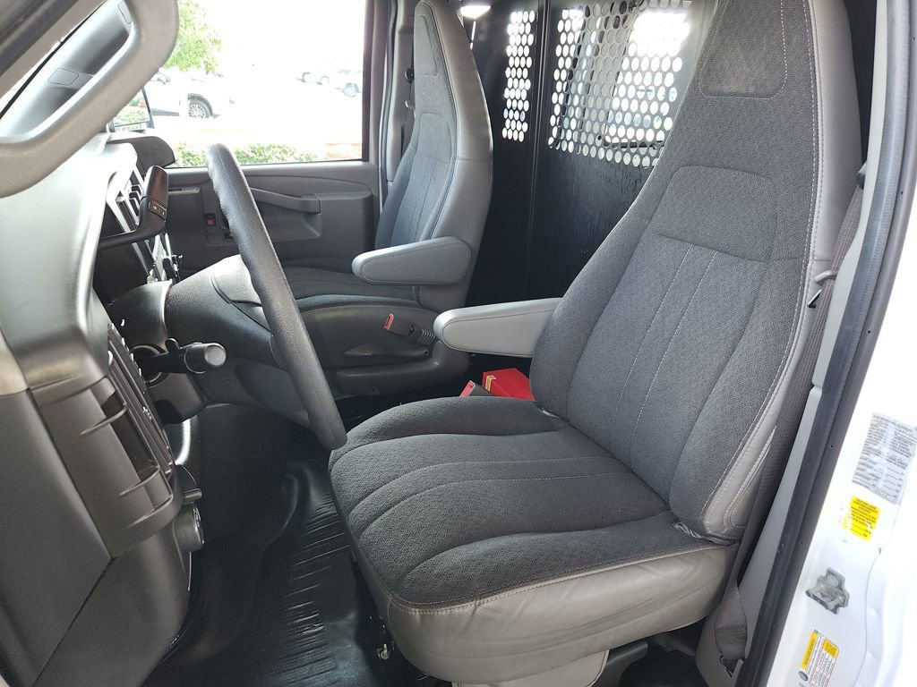 Used 2024 GMC Savana 2500 w/ Driver Convenience Package image 12
