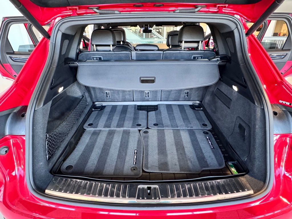 Used 2023 Porsche Cayenne Platinum Edition image 11