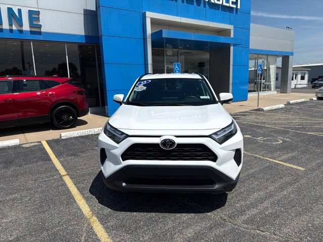 Used 2025 Toyota RAV4 XLE AWD/4WD image 2