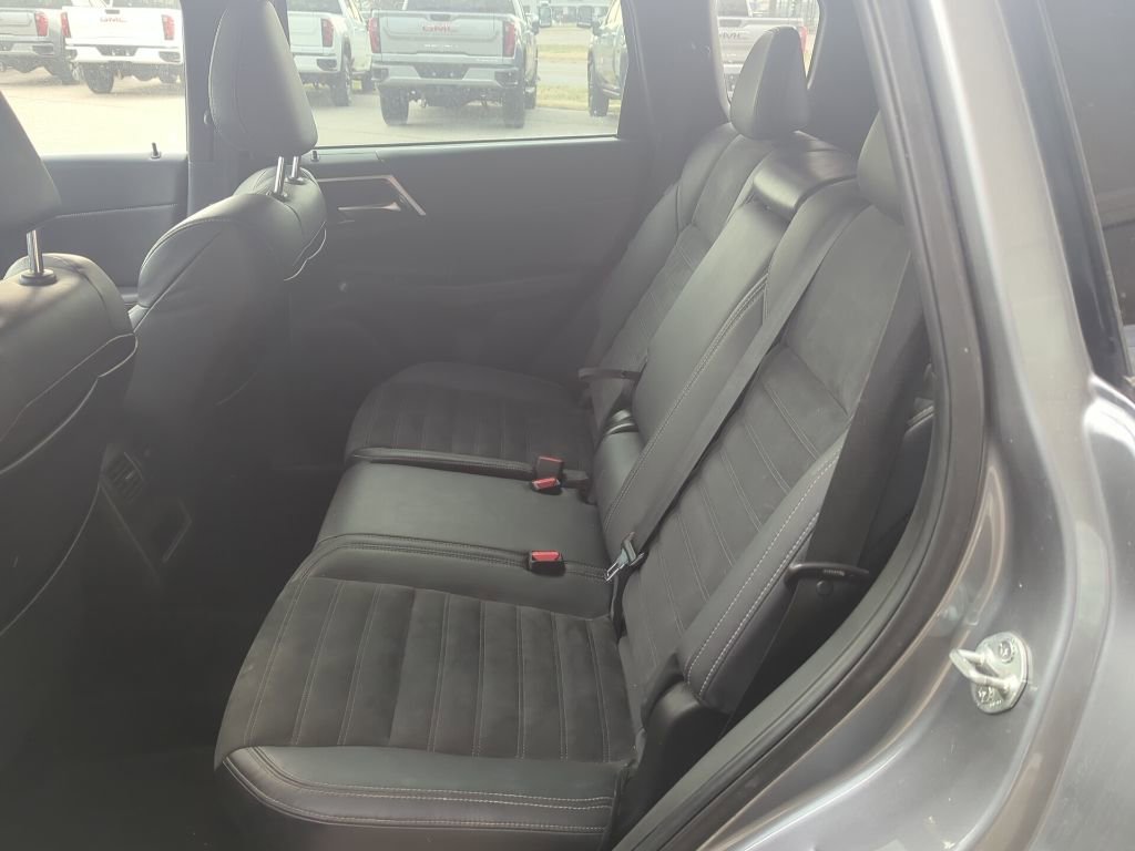 Used 2022 Mitsubishi Outlander SE image 22