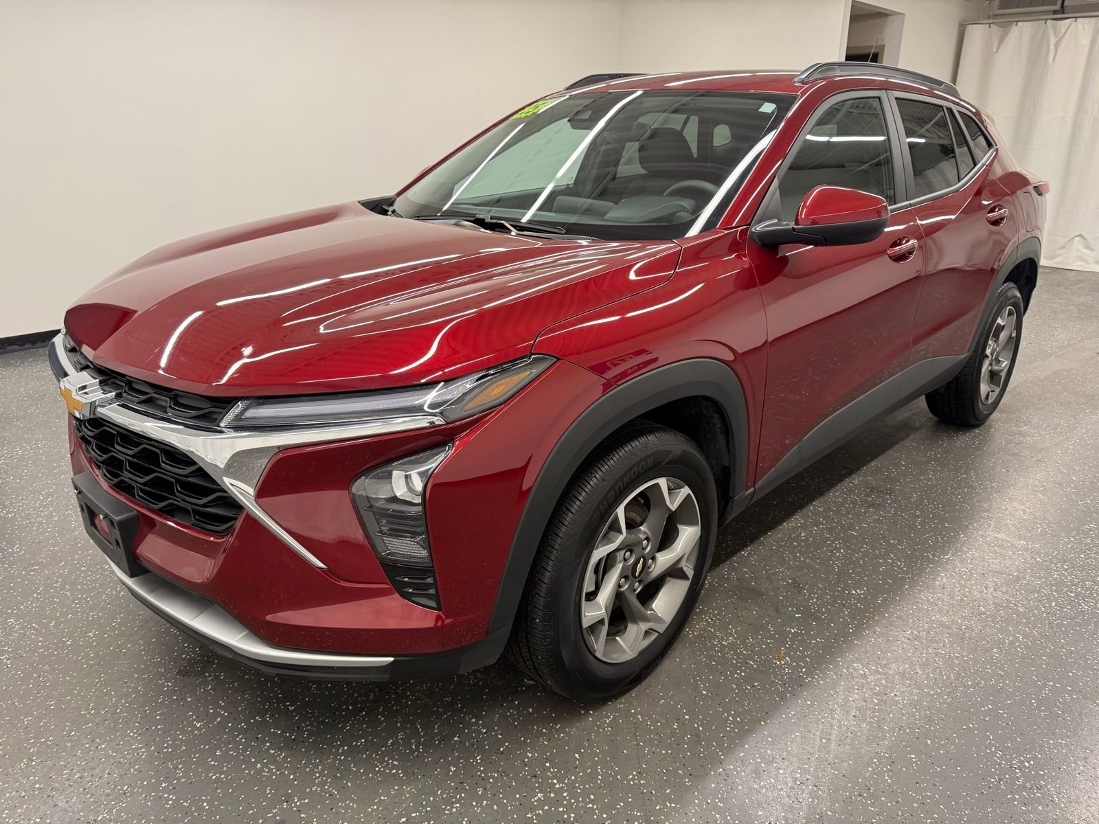 Used 2025 Chevrolet Trax LT image 4