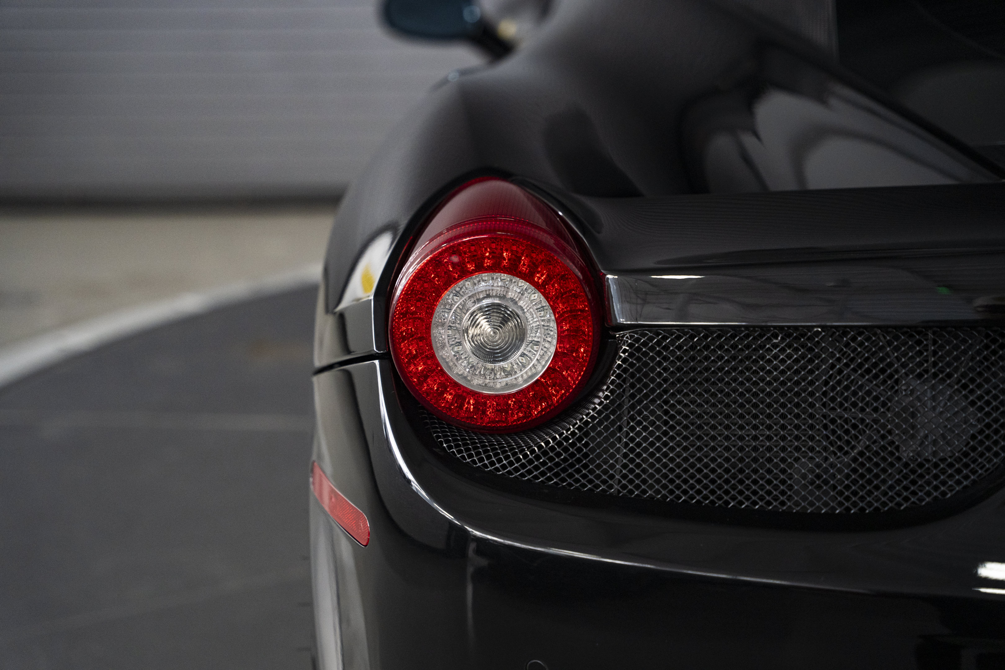 Used 2011 Ferrari 458 Italia Coupe RWD image 12