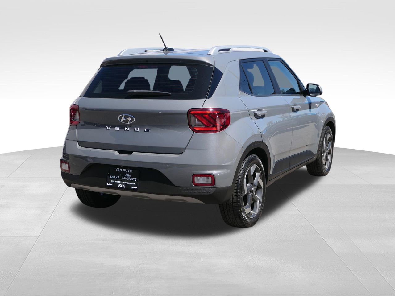 Used 2023 Hyundai Venue SEL image 3