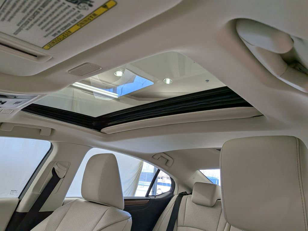 Used 2025 Lexus ES 350 w/ Premium Package image 16