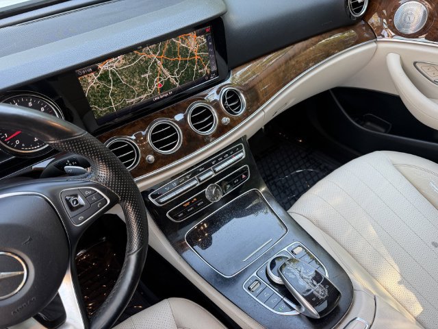 Used 2018 Mercedes-Benz E 300 4MATIC image 25