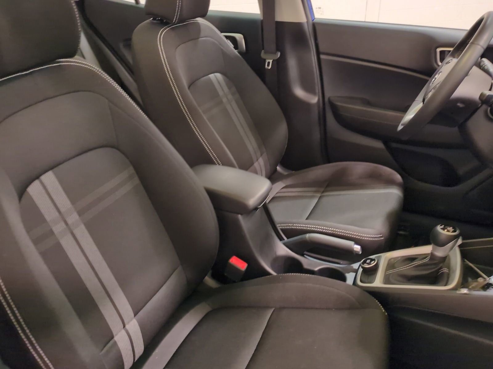 Used 2025 Hyundai Venue SEL image 10