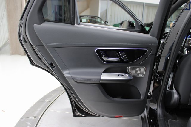 Used 2024 Mercedes-Benz GLC 300 image 39