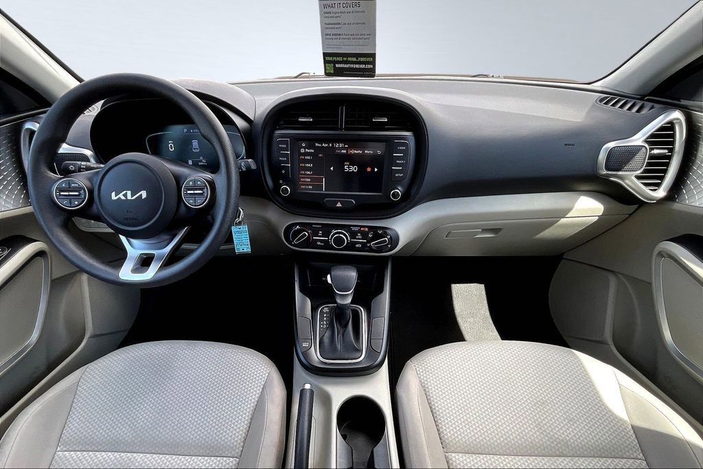 Used 2025 Kia Soul LX w/ LX Technology Package FWD image 8