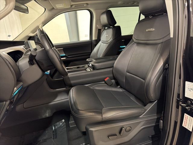 Used 2025 Ford Expedition Platinum AWD/4WD image 11
