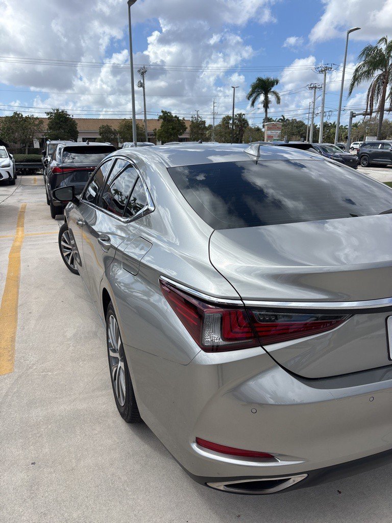 Used 2020 Lexus ES 350 w/ Premium Package FWD image 5