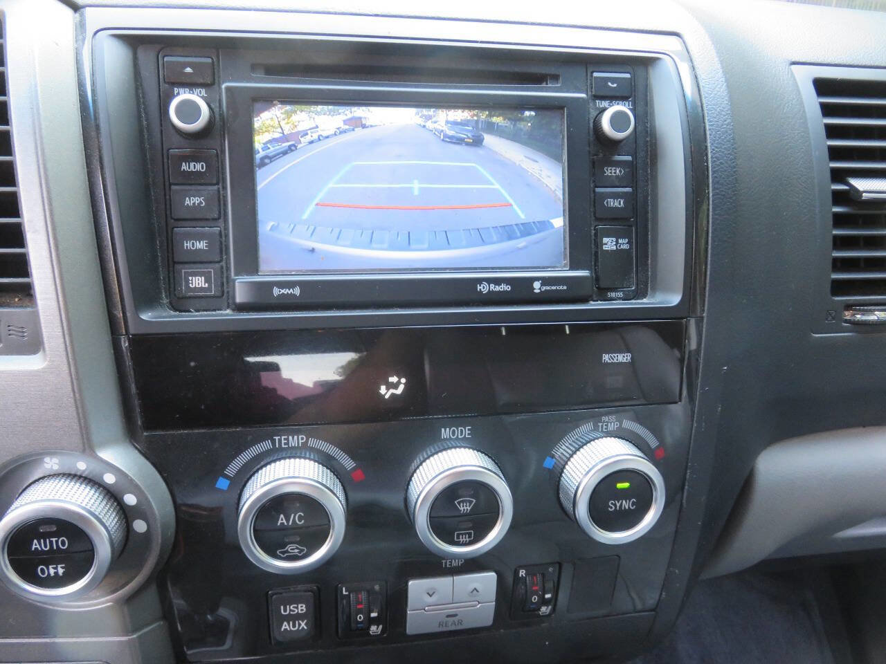 Used 2016 Toyota Sequoia Platinum image 18