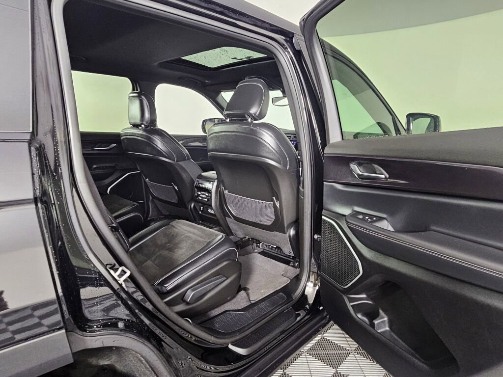 Used 2021 Jeep Grand Cherokee L Altitude image 36