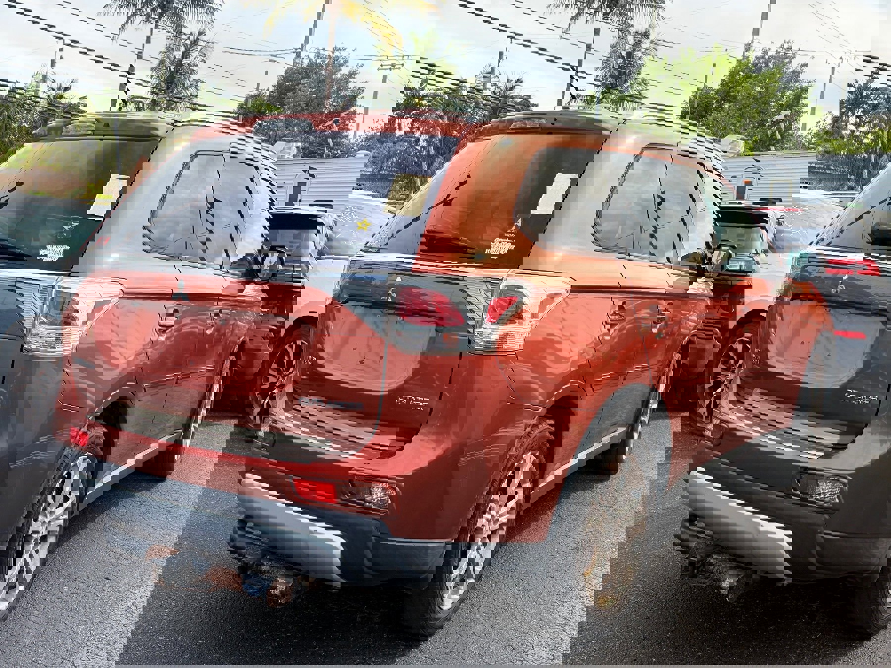 Used 2015 Mitsubishi Outlander SE image 3