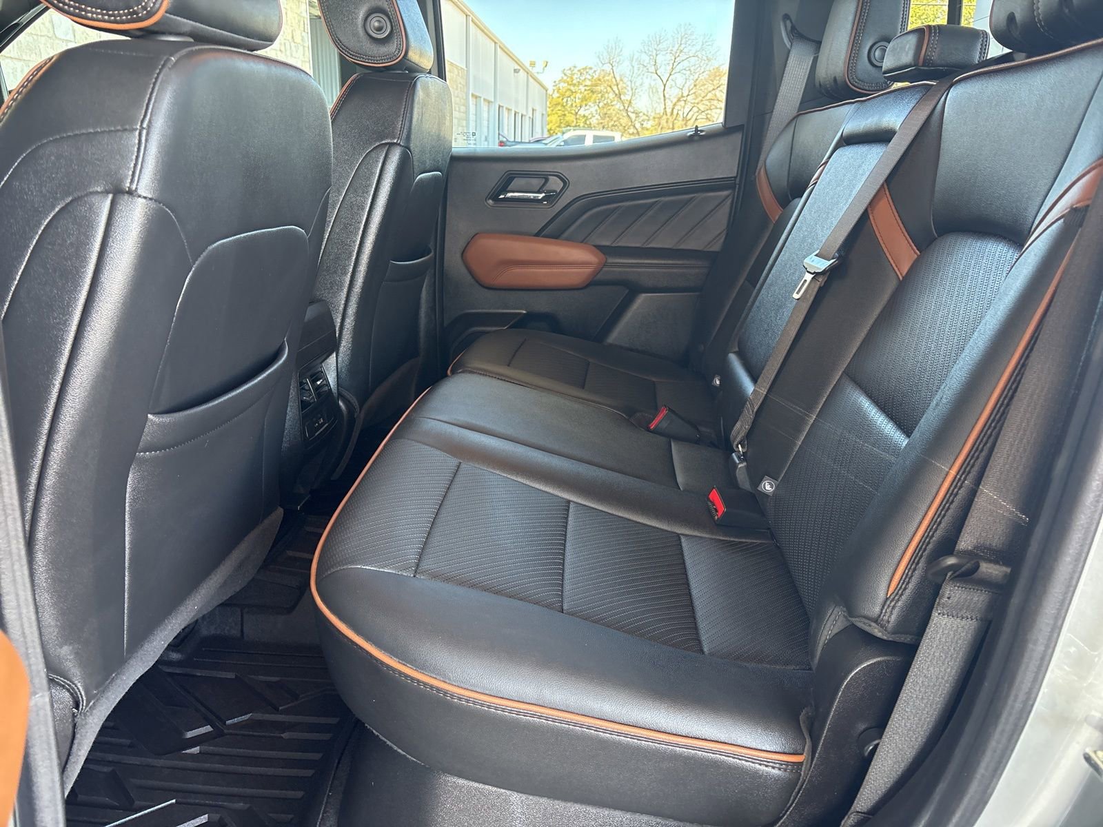 Certified 2025 GMC Canyon AT4 w/ AT4 Premium Package image 15