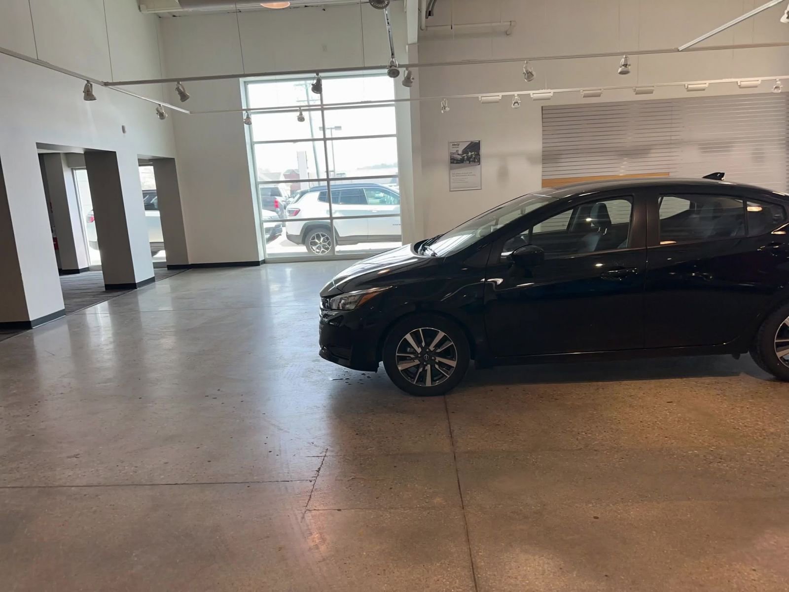 Used 2025 Nissan Versa SV image 9