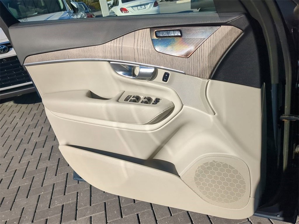 Used 2023 Volvo XC90 T8 Ultimate image 32