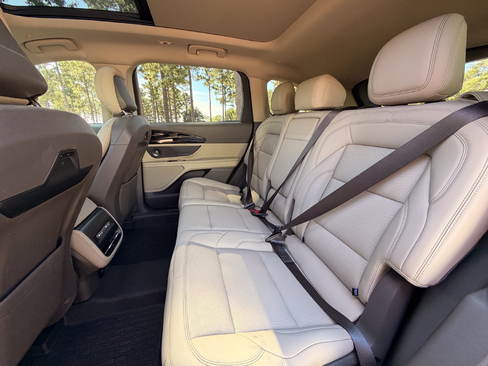 Used 2025 Lincoln Nautilus Premier w/ Equipment Group 102A AWD/4WD image 14