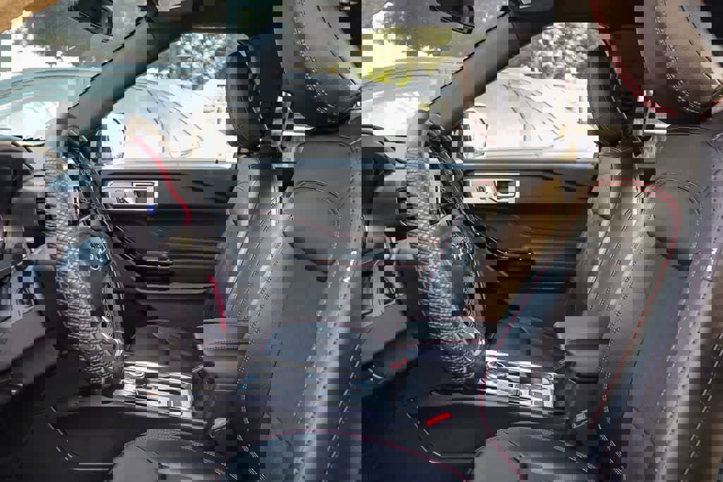 New 2023 Ford Explorer ST-Line w/ Class IV Trailer Tow Package image 17