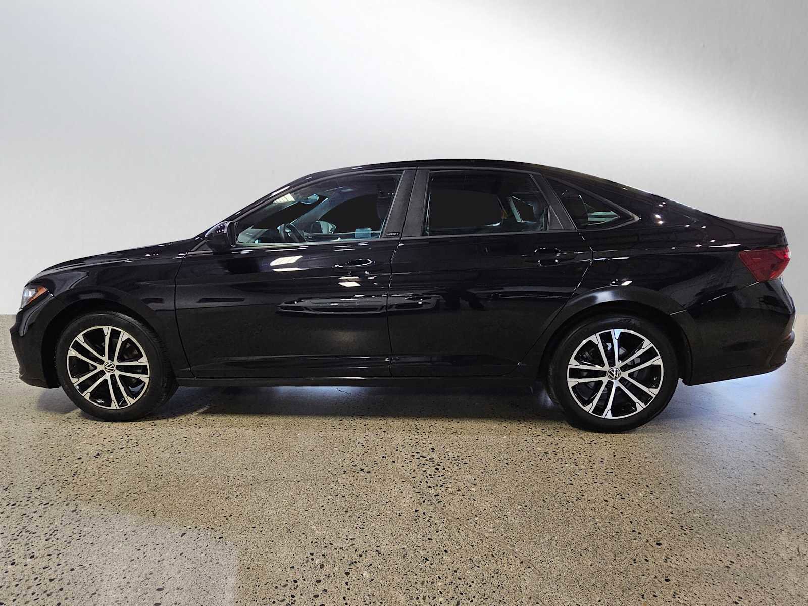 Used 2025 Volkswagen Jetta Sport FWD image 4