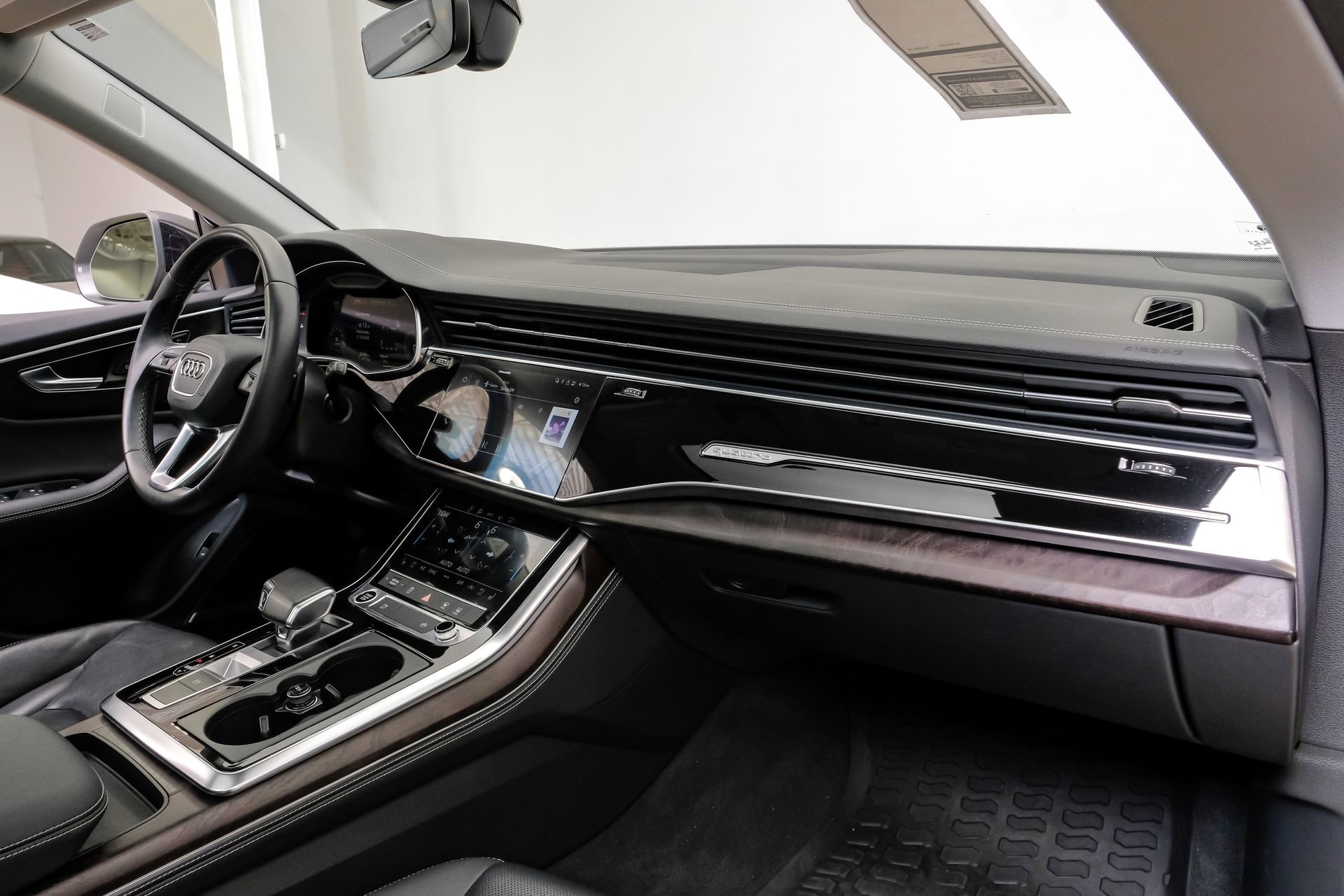 Used 2023 Audi Q8 Premium Plus w/ Premium Plus Package image 17