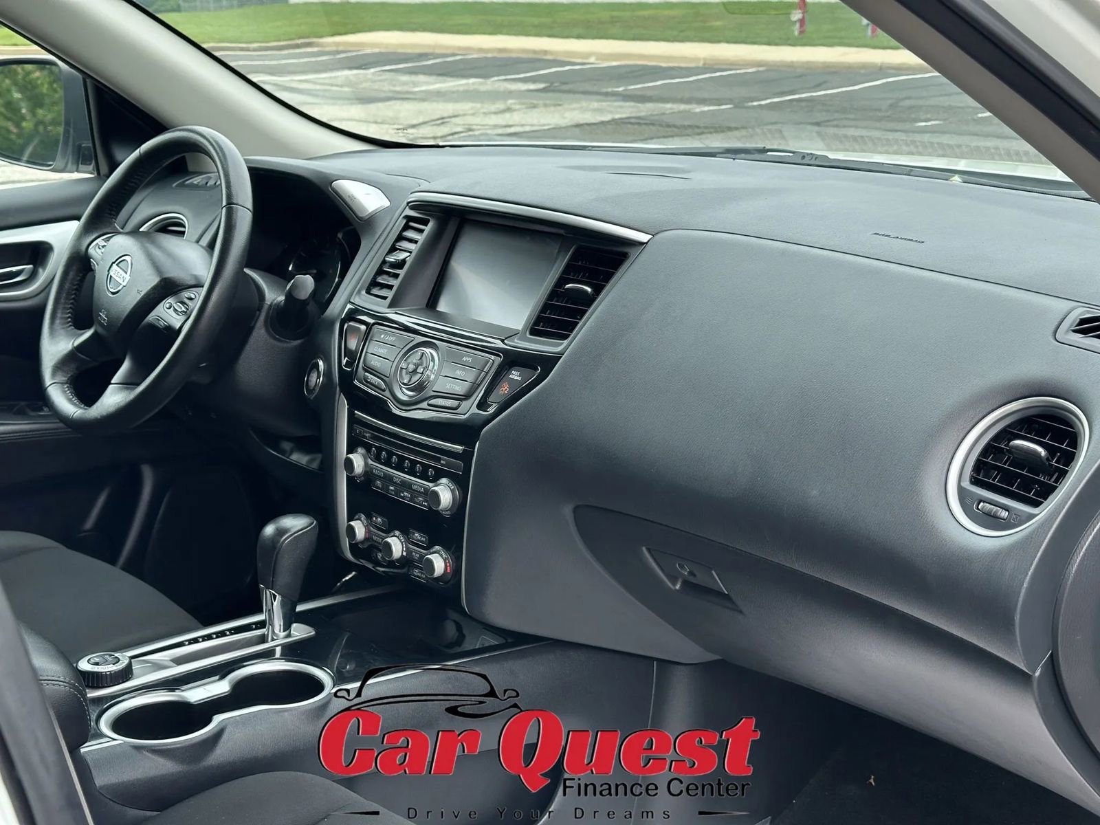 Used 2020 Nissan Pathfinder SV image 23