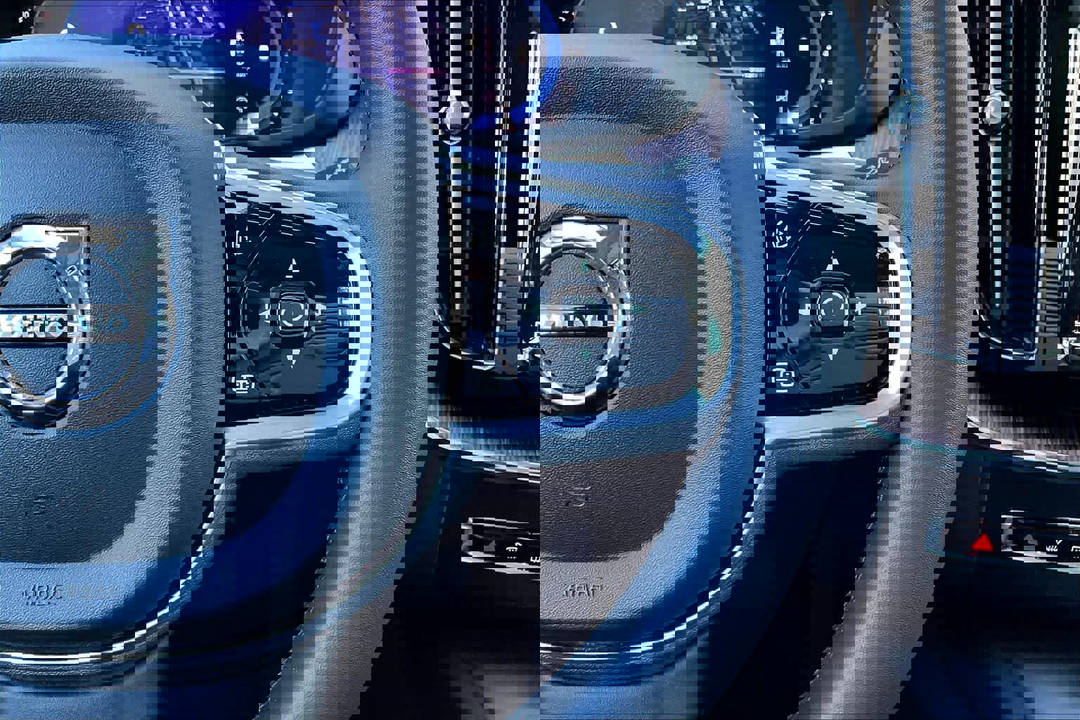 Used 2023 Volvo XC60 B5 Plus w/ Climate Package image 22