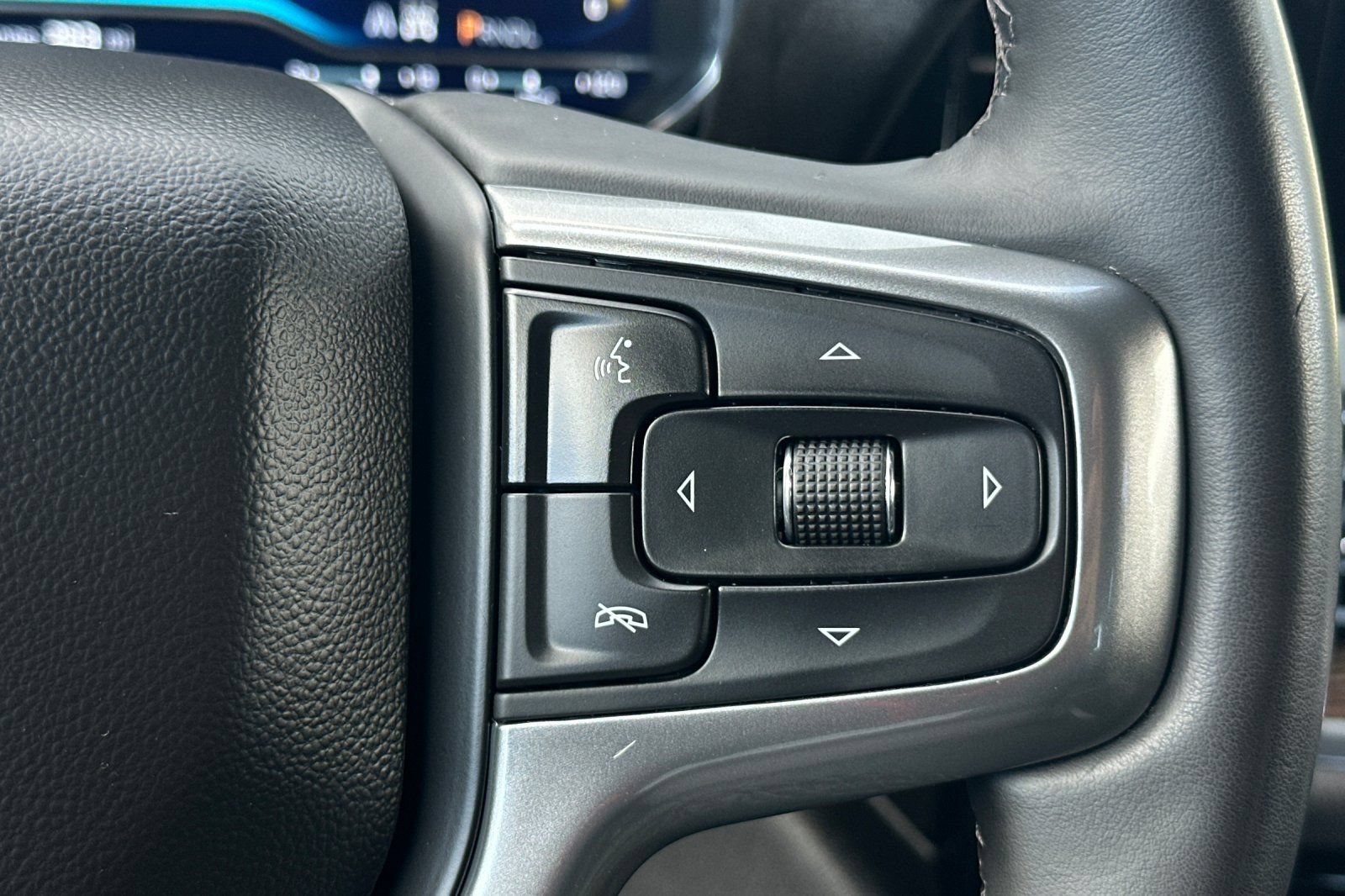 Used 2025 Chevrolet Silverado 1500 LT AWD/4WD image 35