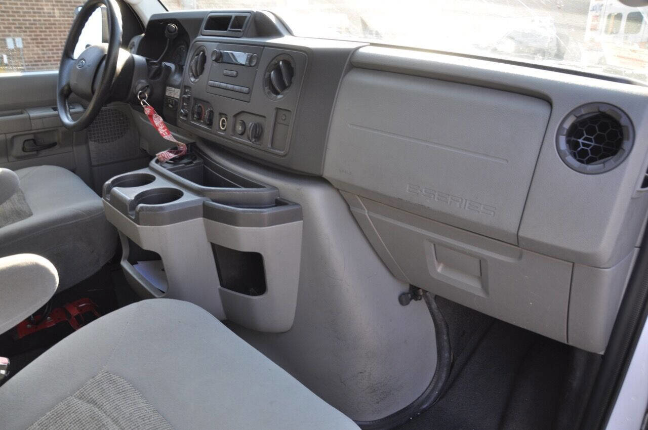 Used 2010 Ford E-350 and Econoline 350 XLT image 17