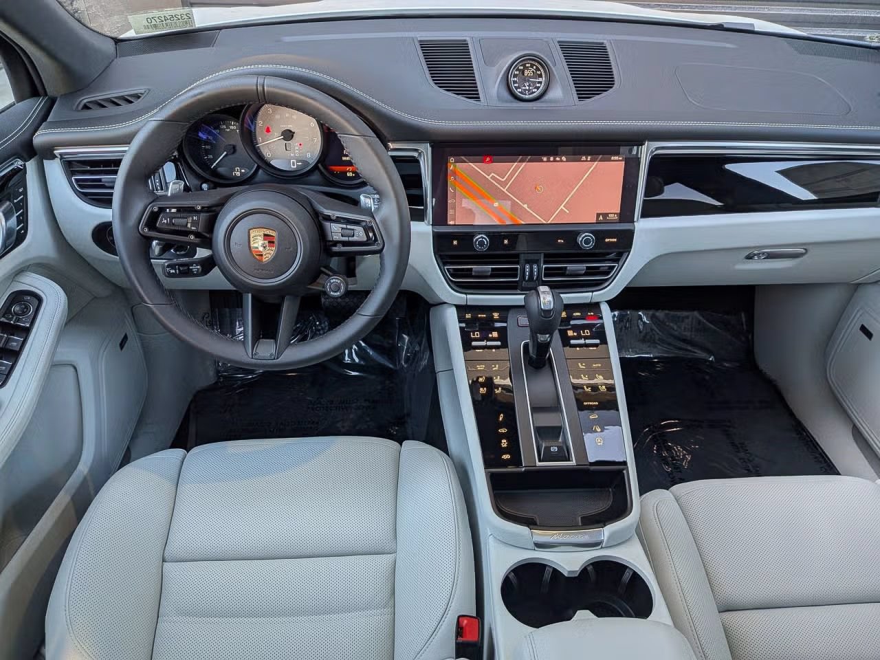 Certified 2025 Porsche Macan S AWD/4WD image 20