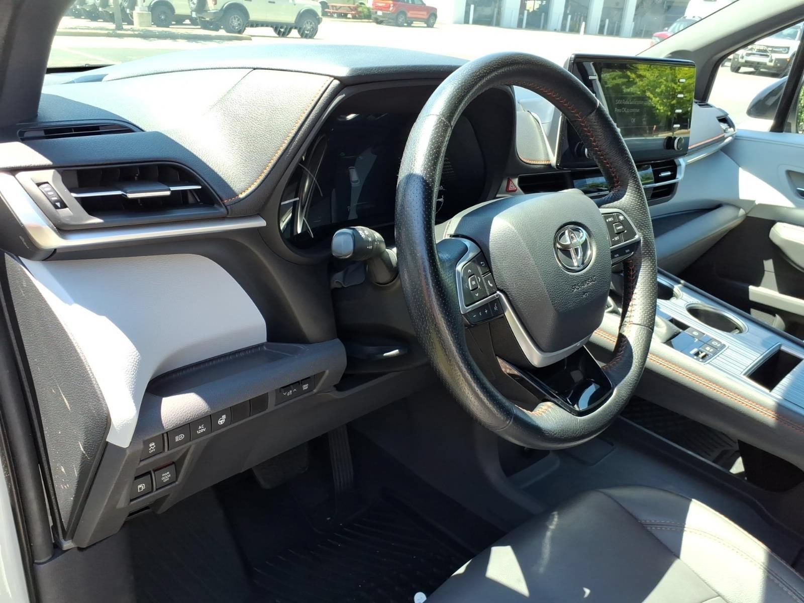 Used 2021 Toyota Sienna XSE AWD/4WD image 18
