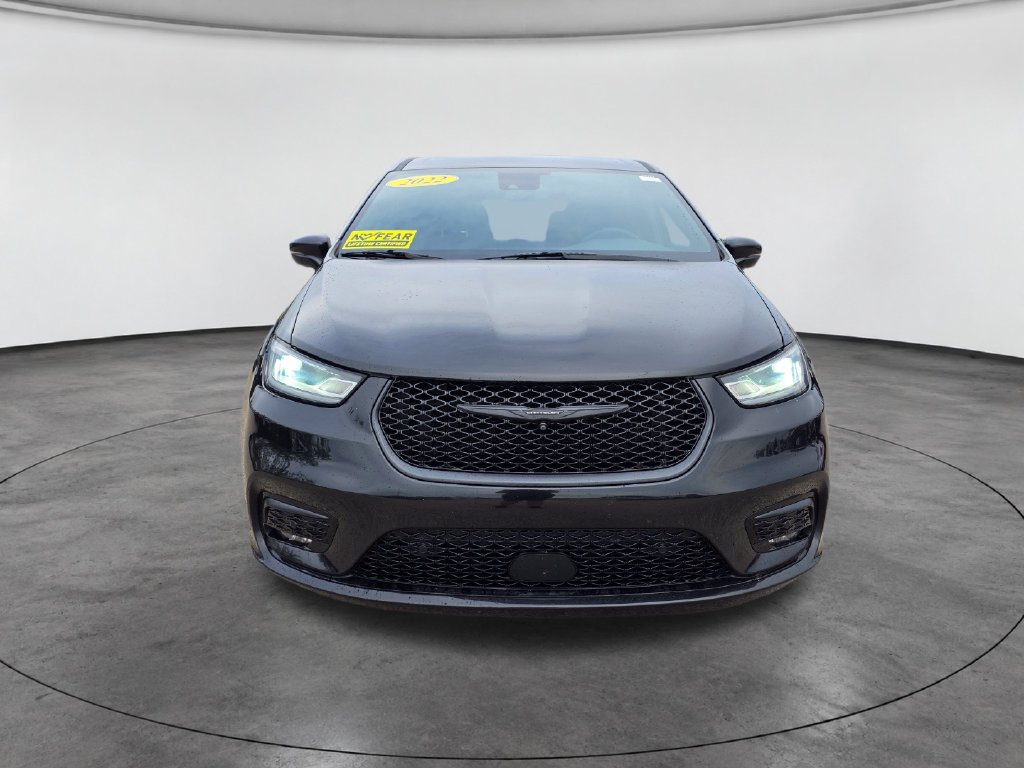 Used 2022 Chrysler Pacifica Touring-L w/ Uconnect Theater Family Group FWD image 2