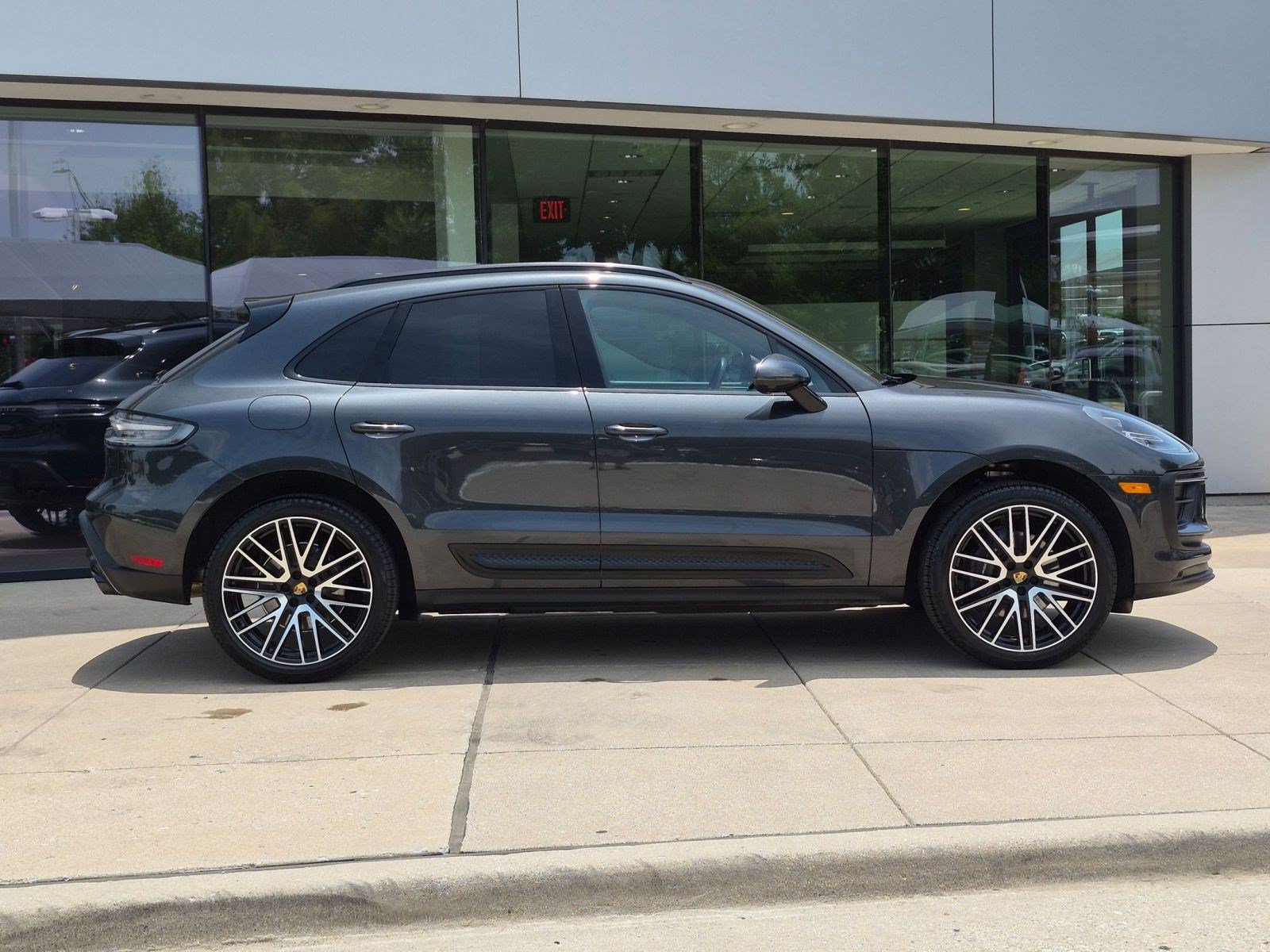 Certified 2026 Porsche Macan AWD/4WD image 8