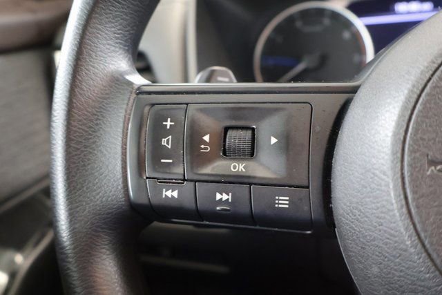 Used 2023 Nissan Rogue S image 18