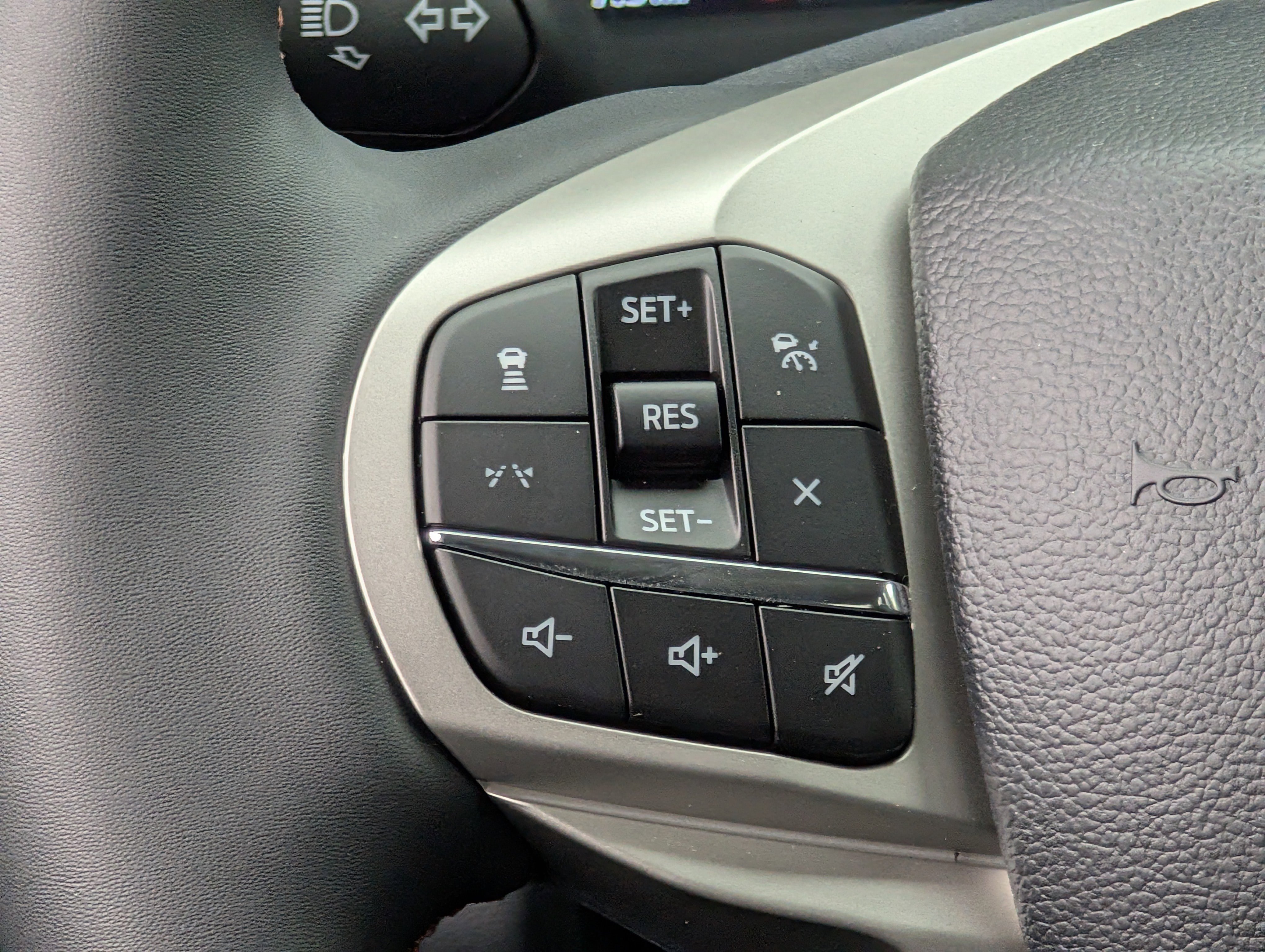 New 2026 Ford Explorer Active RWD image 13