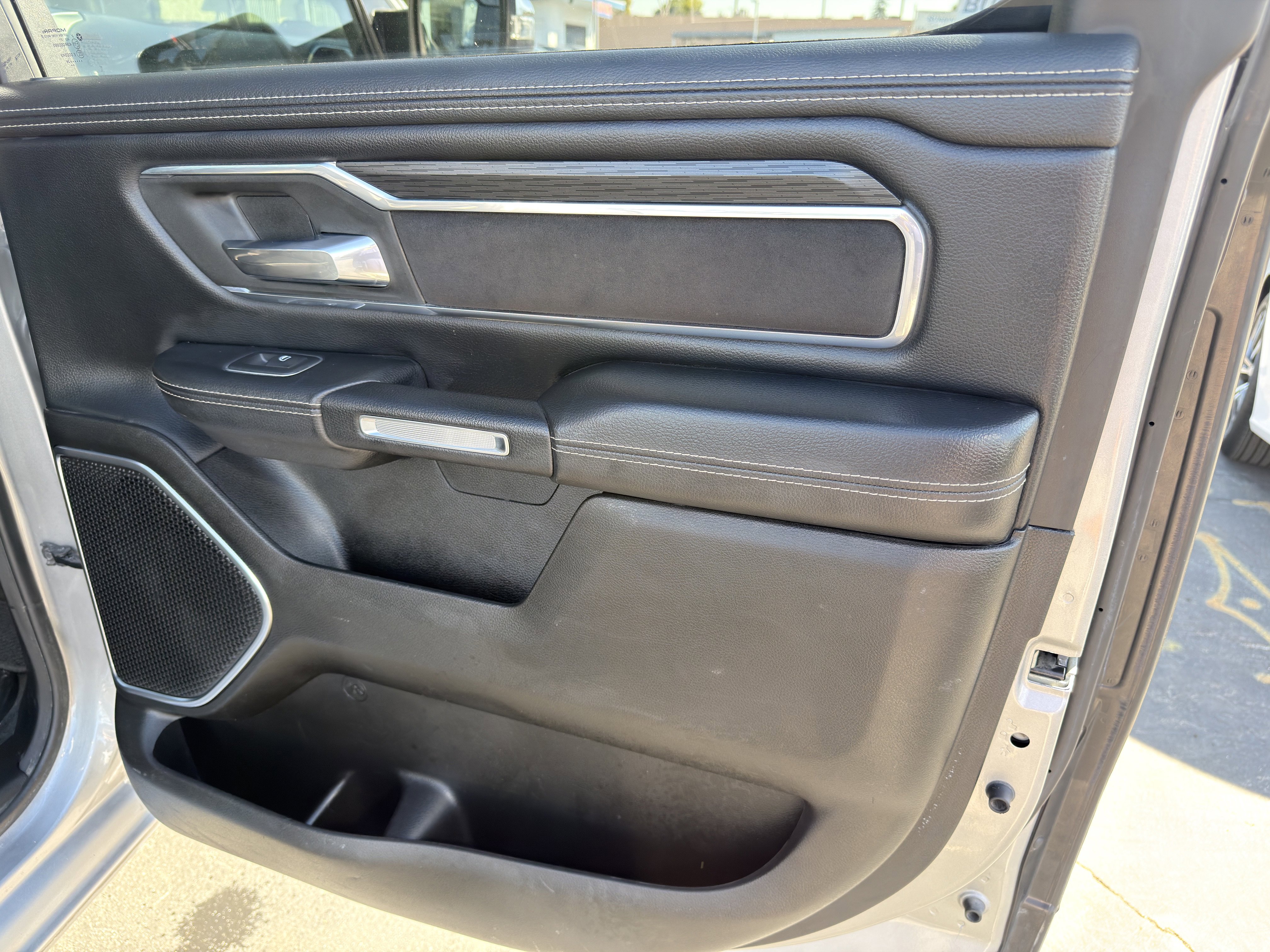 Used 2024 RAM 1500 Laramie image 13