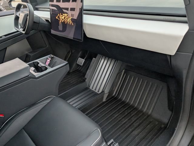 Used 2024 Tesla Cybertruck AWD Crew Cab image 16