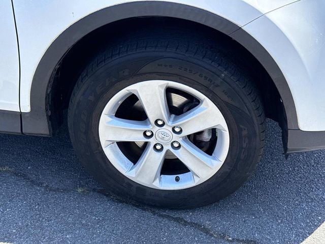 Used 2014 Toyota RAV4 XLE AWD/4WD image 7