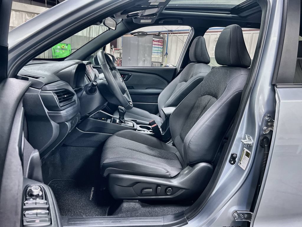 Used 2025 Subaru Forester Premium AWD/4WD image 12