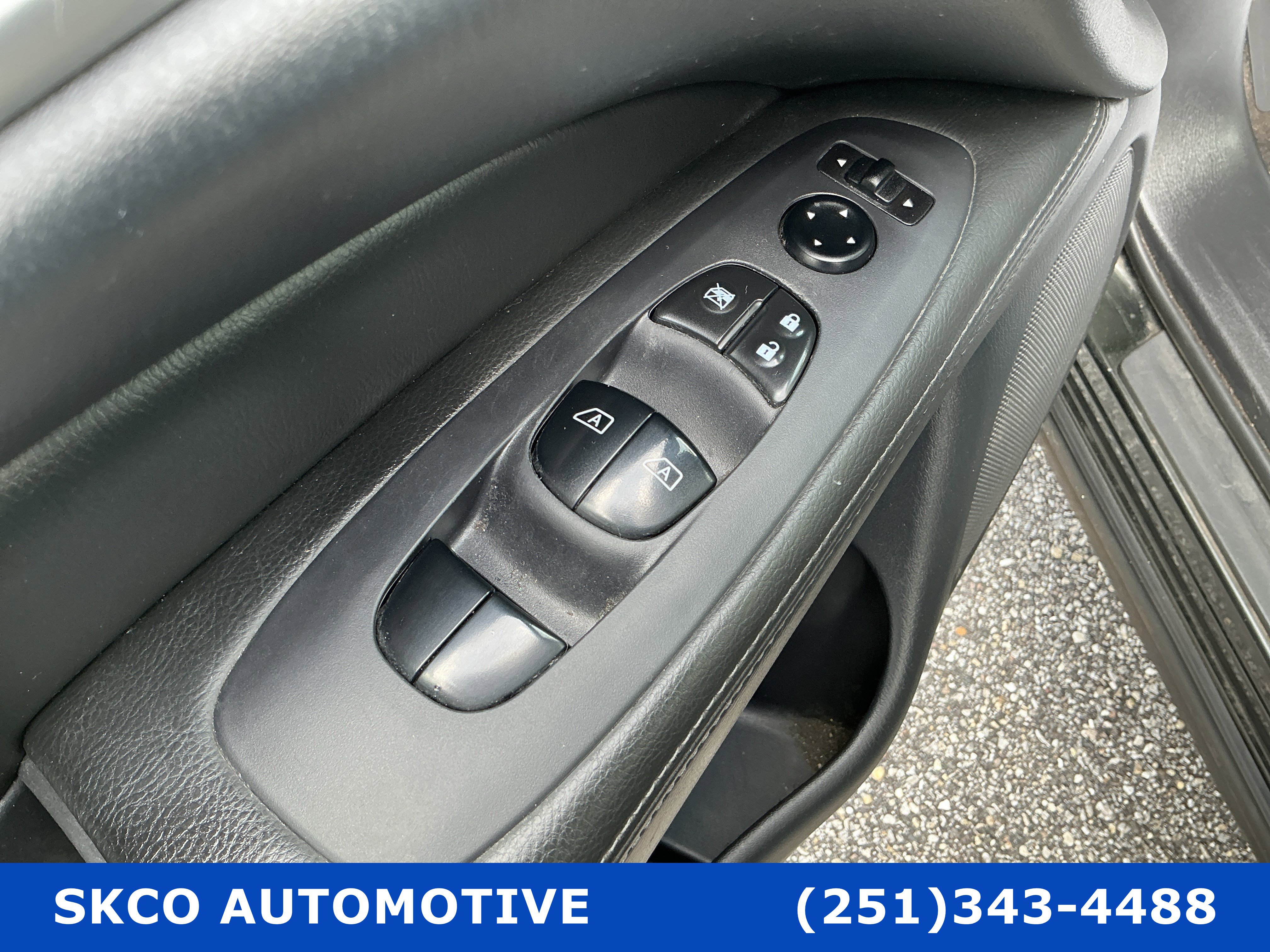 Used 2019 Nissan Pathfinder SV image 19