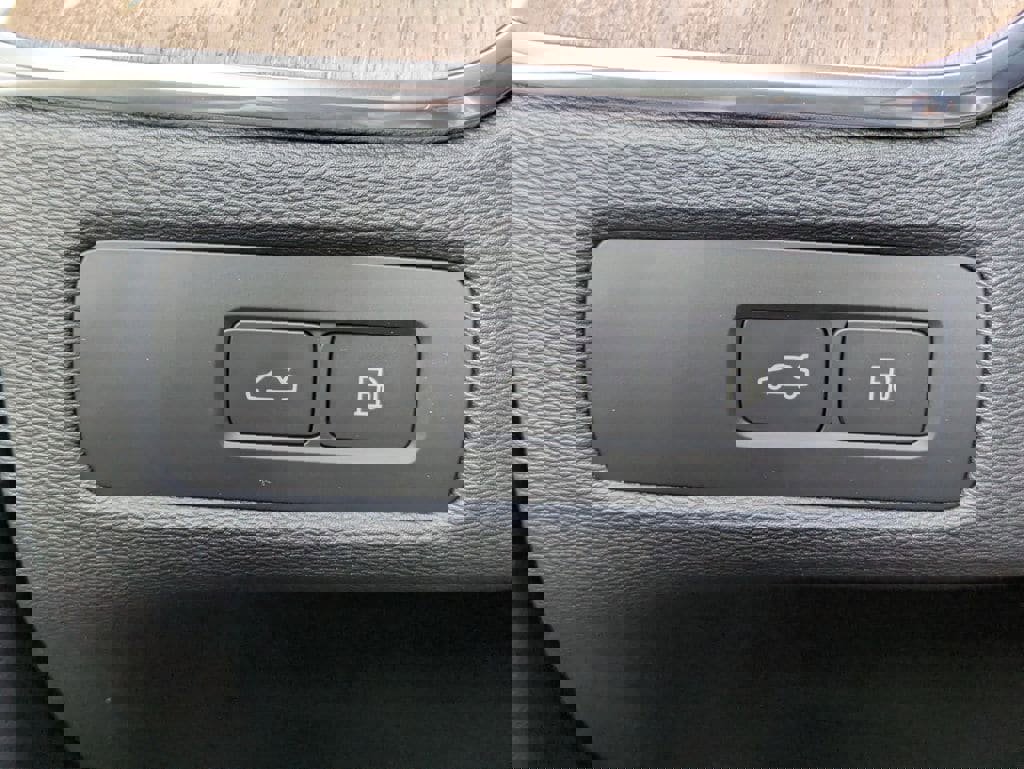 New 2026 Volvo XC60 T8 Core image 33