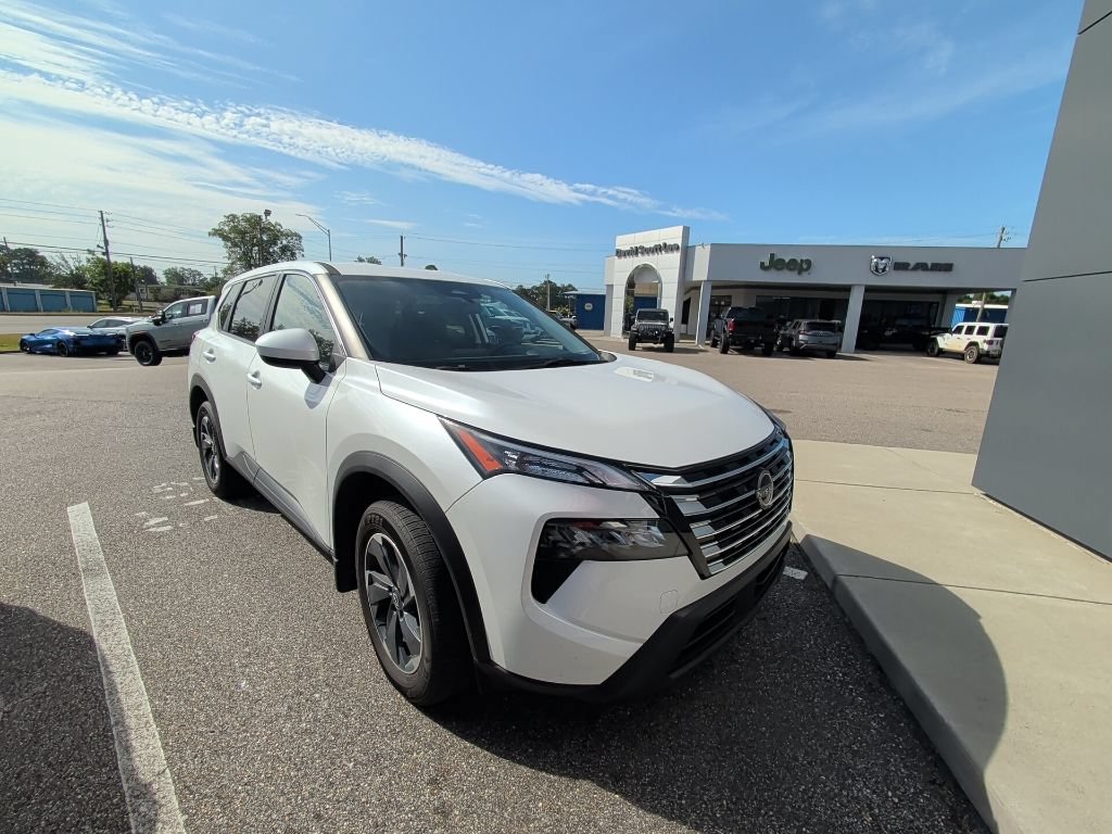 Used 2026 Nissan Rogue SV AWD/4WD image 3