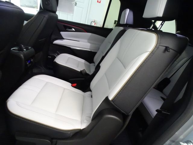 Used 2025 Chevrolet Traverse High Country w/ LPO, Floor Liner Package AWD/4WD image 4